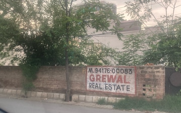 Plot For Sale in Model Gram
