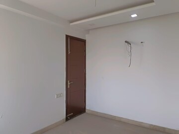 Room in 3 BHK Builder Floor at Vikas Puri – for Rent