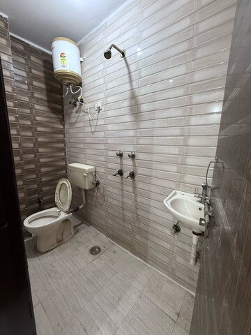 Bathroom in 2 BHK Builder Floor at Dwarka – for Rent