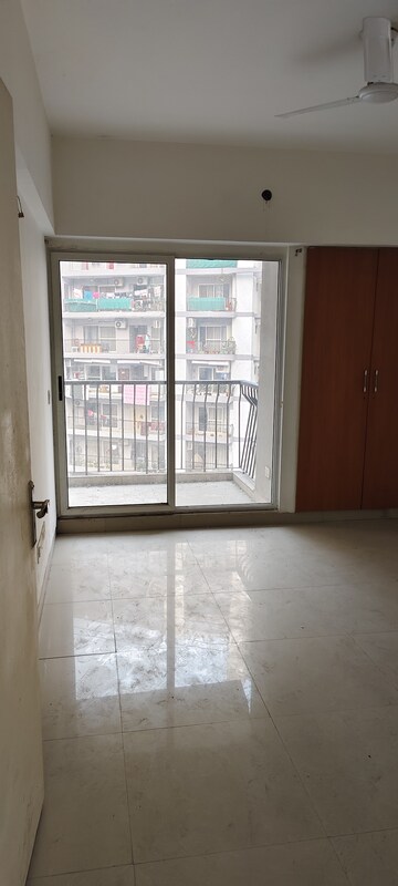 Room in 4 BHK Apartment at Griha Pravesh, Sector 77 – for Sale