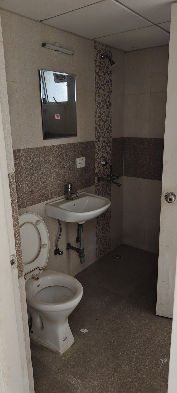 Bathroom, griha-pravesh 4 Bedroom 2569 Sq.Ft. Apartment In Sector 77 Noida 7977964