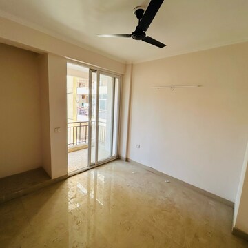Room in 2 BHK Apartment at Amrapali Golf Homes, Haibatpur – for Rent