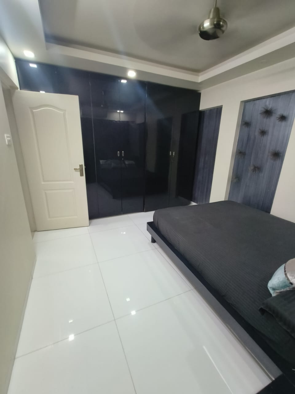 5 BHK + Extra Room 4575 Sq.Ft. Apartment in Hiranandani Gardens Evita