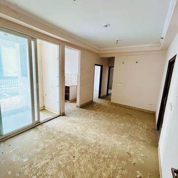 Room in 2.5 BHK Apartment at Amrapali Golf Homes, Haibatpur – for Rent