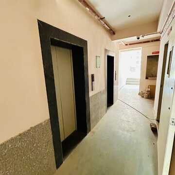 Lift in 2.5 BHK Apartment at Amrapali Golf Homes, Haibatpur – for Rent