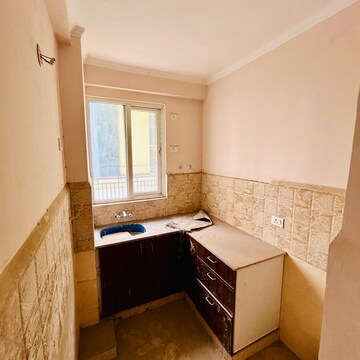 2.5 BHK Apartment For Rent in Amrapali Golf Homes, Haibatpur