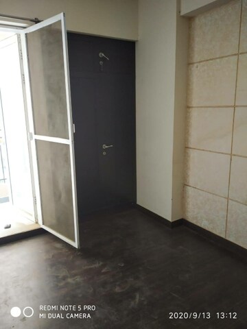 Room in 2 BHK Apartment at Exotica Dreamville, Sector 16c Greater Noida – for Rent