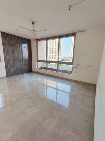 Room in 2 BHK Apartment at Hiranandani Delanna, Ghodbunder Road – for Rent