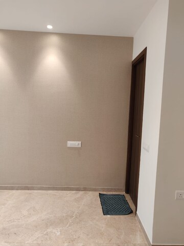 Room in 1 BHK Apartment at Hiranandani Regent Hill, Powai – for Rent