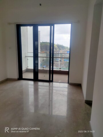 Room in 3 BHK Apartment at Shapoorji Pallonji Vicinia, Powai – for Rent