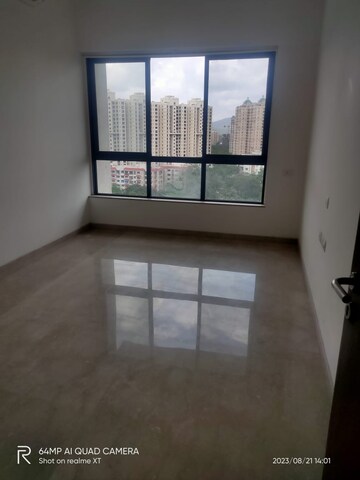 Room in 3 BHK Apartment at Shapoorji Pallonji Vicinia, Powai – for Rent