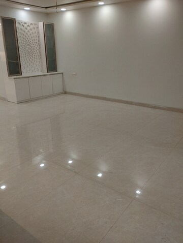 Room in 3 BHK Builder Floor at Amolik Aster Woods, Sector 98 – for Sale