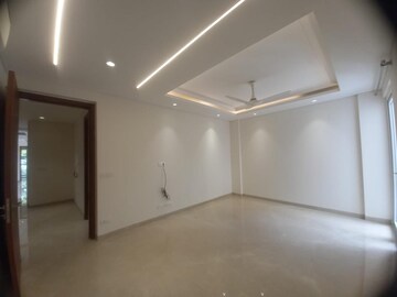 Room in 4 BHK Builder Floor at Greater Kailash ii – for Rent