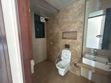 Bathroom in 3 BHK Apartment at Peninsula Celestia Spaces, Sewri – for Sale