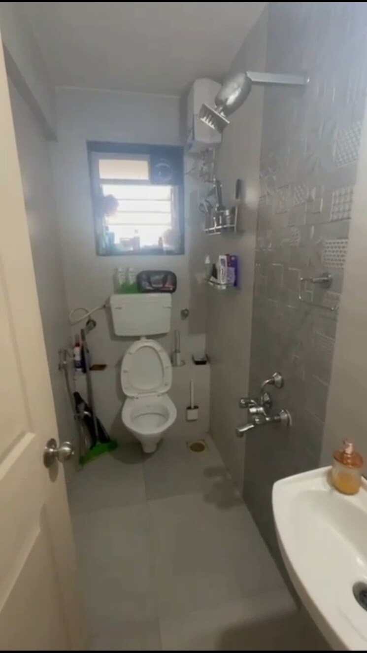 Bathroom, dlh-sorrento 2 Bedroom 650 Sq.Ft. Apartment In Veera Desai Road Mumbai 7978738