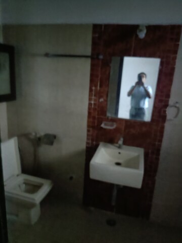 Furnished Amenities in 4 BHK Apartment at Rajendra Nagar – for Rent
