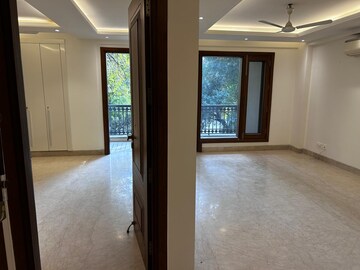 Room in 4 BHK Builder Floor at Panchsheel Enclave – for Rent