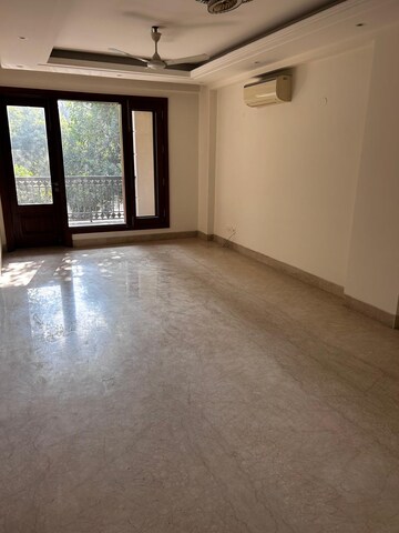 Room in 4 BHK Builder Floor at Panchsheel Enclave – for Rent