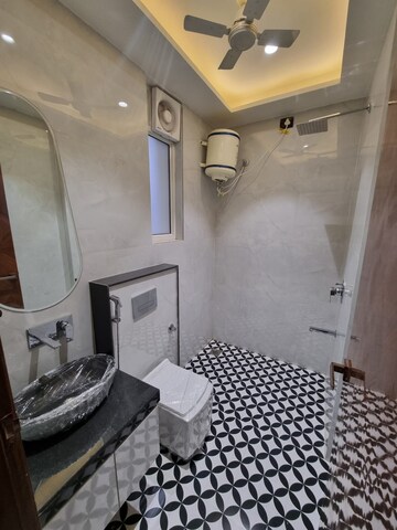 Bathroom in 4 BHK Independent House at Park Vaishali, Vaishali Nagar – for Sale
