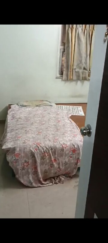 Master Bedroom in 2 BHK Apartment at Ghatkopar East – for Rent