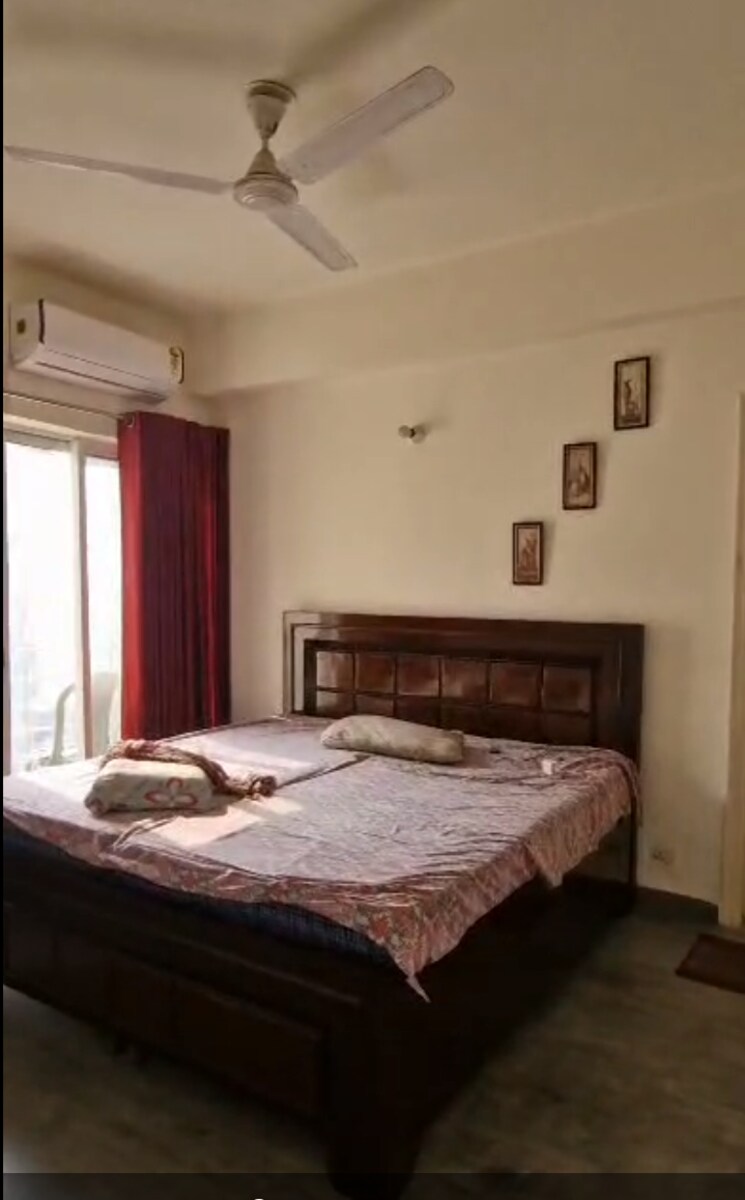 Bedroom, paras-tierea 3.5 Bedroom 1285 Sq.Ft. Apartment In Sector 137 Noida 7978889