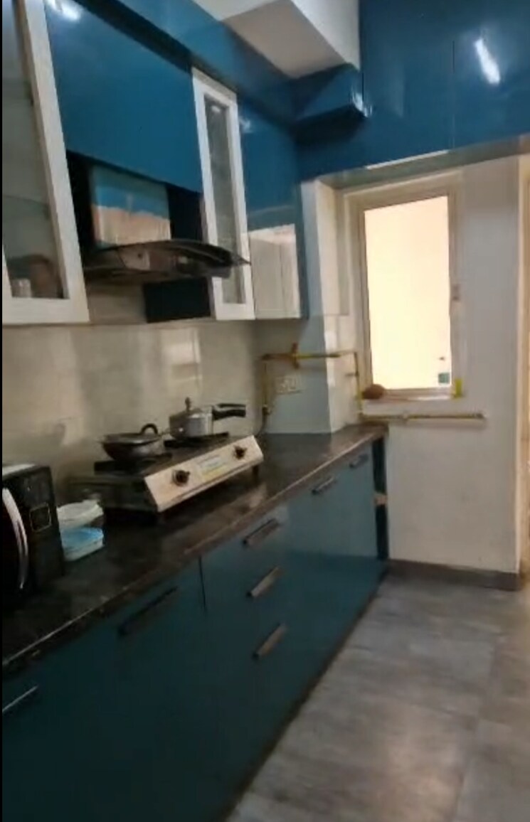 Kitchen, paras-tierea 3.5 Bedroom 1285 Sq.Ft. Apartment In Sector 137 Noida 7978889