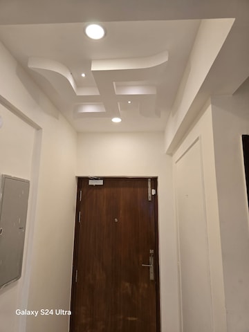 Building Lobby in 3 BHK Apartment at DLF The Skycourt, Sector 86 – for Rent