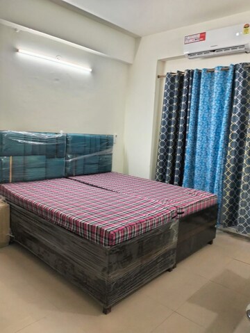 Master Bedroom in 5 BHK Apartment at Amrapali Silicon City, Sector 76 – for Rent