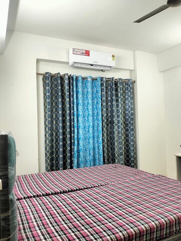 Bedroom in 5 BHK Apartment at Amrapali Silicon City, Sector 76 – for Rent