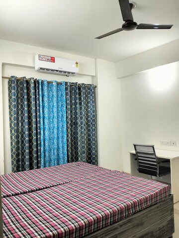 Bedroom in 5 BHK Apartment at Amrapali Silicon City, Sector 76 – for Rent