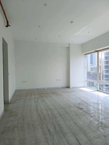 Room in 3 BHK Apartment at Indiabulls Blu, Worli – for Sale