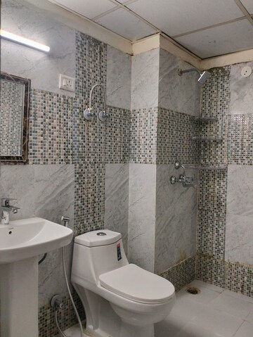 Bathroom in 3 BHK Apartment at Amrapali Silicon City, Sector 76 – for Rent
