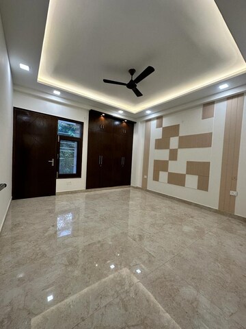 Room in 4 BHK Builder Floor at Smart Lane, Niti Khand – for Sale