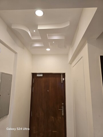 Building Lobby in 3 BHK Apartment at DLF The Skycourt, Sector 86 – for Rent