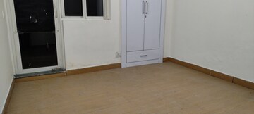 Room in 3 BHK Apartment at Jaypee Greens Kosmos, Sector 134 – for Rent