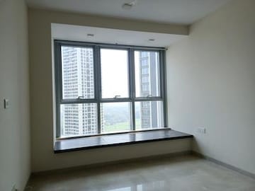 Room in 3 BHK Apartment at Oberoi Realty Esquire, Goregaon East – for Rent