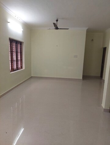 Room in 2.5 BHK Independent House at Paruthippara – for Rent