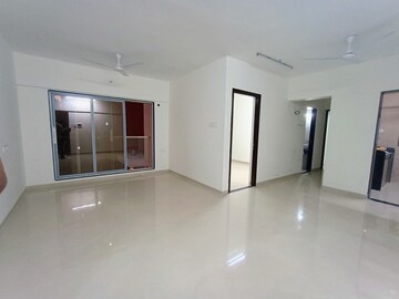 Room in 2 BHK Apartment at Majestic Avighna, Chembur – for Rent