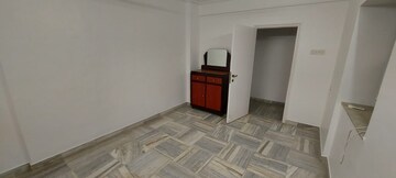 Room in 2 BHK Apartment at Retreat Apartment, Santacruz West – for Rent