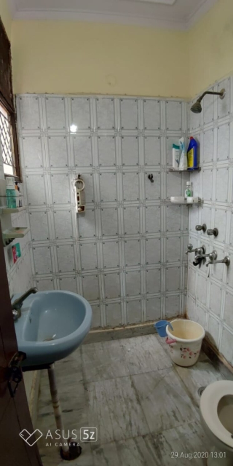 Bathroom, vaishali-media-apartment 2 Bedroom 1100 Sq.Ft. Builder Floor In Vaishali Sector 5 Ghaziabad 7979089