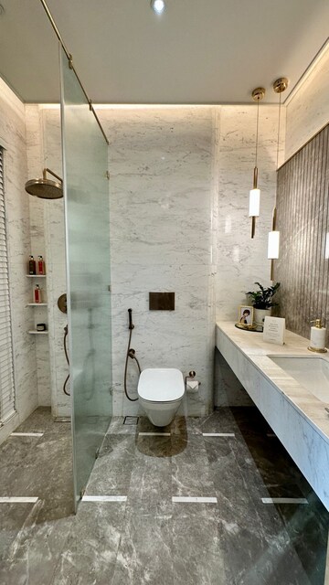 Bathroom in 5 BHK Apartment at Lodha Tardeo, Tardeo – for Sale