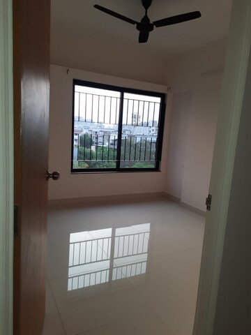Room in 2 BHK Apartment at Kumar Palaash A, Wadgaon Sheri – for Rent