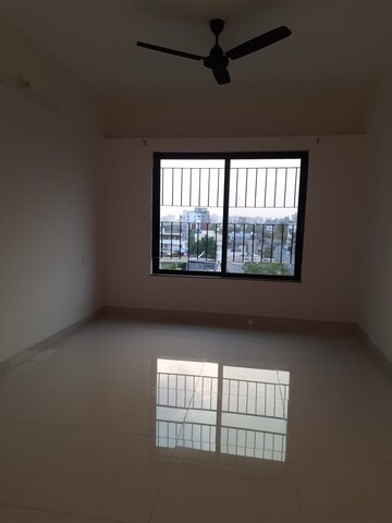 Room in 2 BHK Apartment at Kumar Palaash A, Wadgaon Sheri – for Rent
