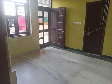 Room in 1.5 BHK Builder Floor at Sector 9 – for Rent