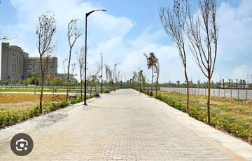  Plot For Sale in BPTP Parklands, Sector 76