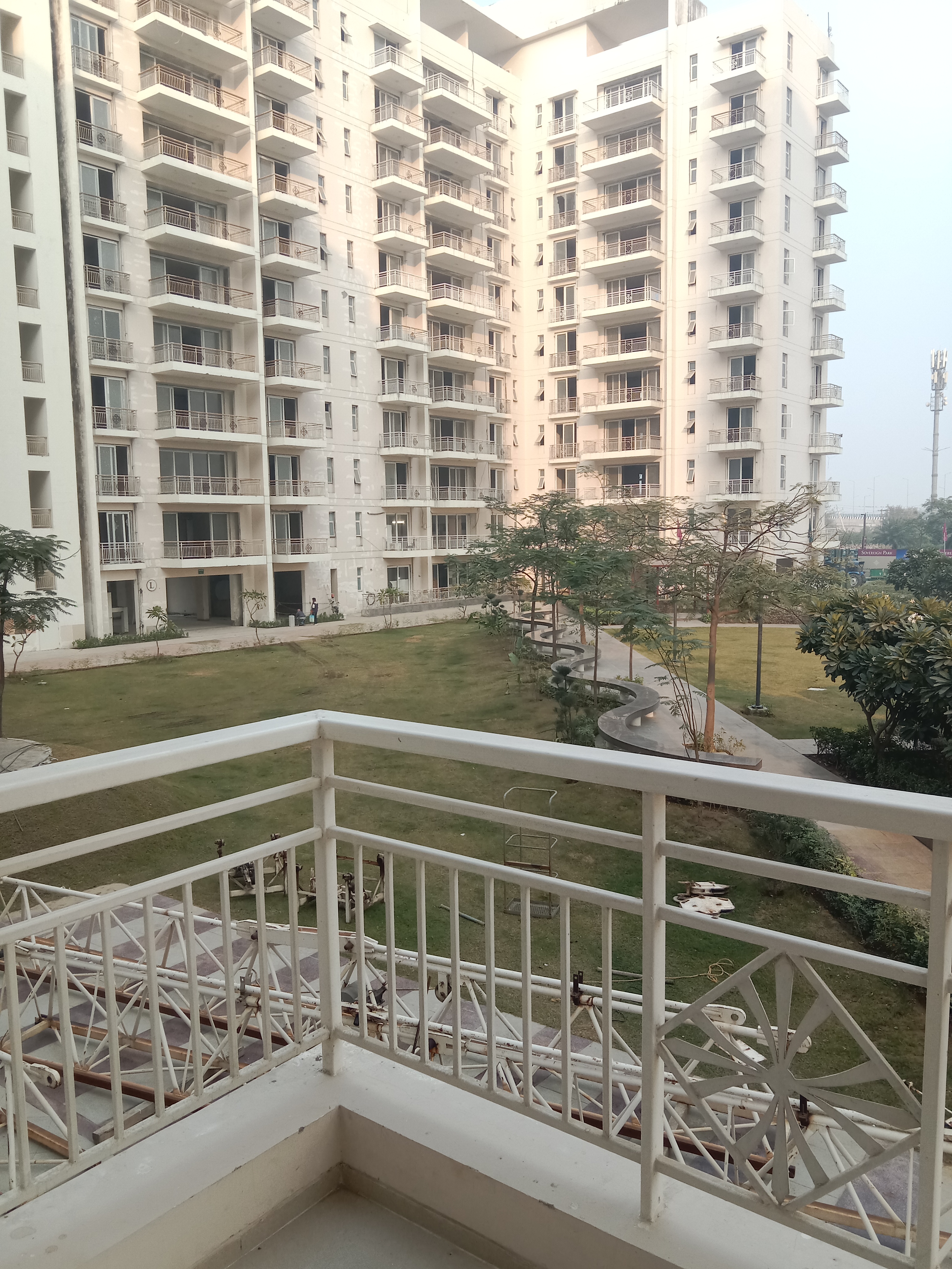 4 BHK + Servant Room Apartment For Sale in Vatika Sovereign Park