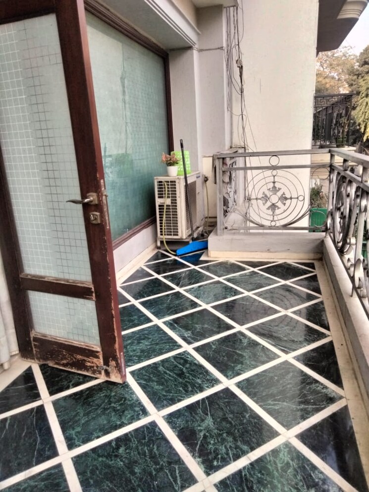 Balcony, south extension ii 4 Bedroom 500 Sq.Yd. Builder Floor In South Extension ii Delhi 7979347