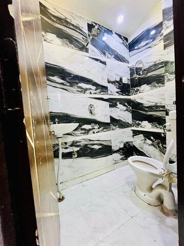 Attached Bathroom in 2 BHK Builder Floor at Dwarka Mor – for Rent