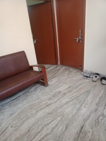 Room in 1 BHK Villa at Aliganj – for Rent