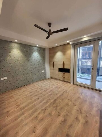 Room in 3 BHK Builder Floor at Ansal API Esencia, Sector 67 – for Rent